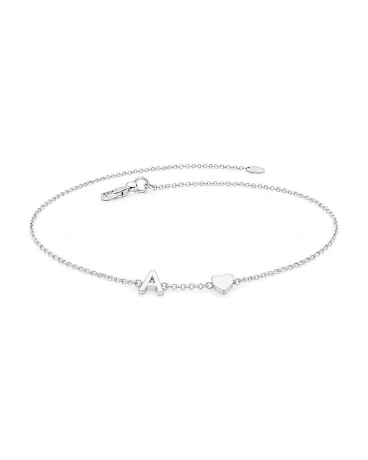 A Heart Initial Bracelet in 925 sterling silver