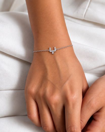 Zircon Arabic letter bracelet in 925 silver, worn on the wrist